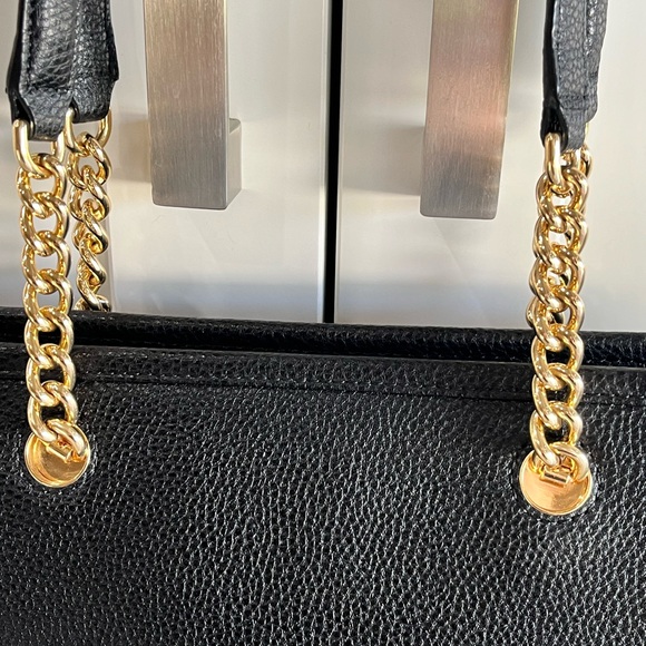🔥🔥MARC JACOBS GOLD CHAIN TOTE (Like New) Paid $425🔥🔥 - Picture 10 of 16